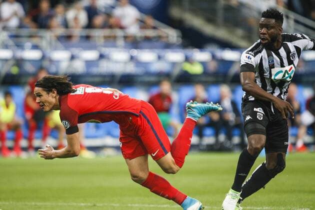 May 27, 2017 - Saint-Denis, Paris, France - Paris Saint-Germain s Uruguayan forward Edinson Cavani reacts as he falls and misses a goal opportunity during the French Cup final football match between Paris Saint-Germain (PSG) and Angers (SCO) on May 27, 2017, at the Stade de France in Saint-Denis, north of Paris. Paris Saint-Germain v Angers - French Cup Final  - ZUMAn230 20170527_zaa_n230_499 Copyright: xGeoffroyxVanxDerxHasseltx