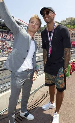 Bilder des Tages - SPORT Monaco, Monte Carlo - May 28, 2017: FIA Formula One World Championship WM Weltmeisterschaft Monaco F1 Grand Prix, Nico Rosberg and Jerome Boateng Monaco F1 Grand Prix 2017, Nico Rosberg and Jerome Boateng