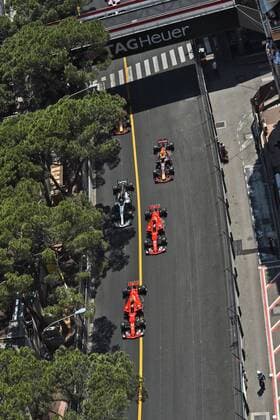 Kimi Raikkoenen (Scuderia Ferrari) bleibt beim Start vor Sebastian Vettel (Scuderia Ferrari) und Valtteri Bottas (Mercedes AMG Petronas Formula One Team), Grosser Preis von Monaco 2017, Motorsport, Formel 1, Rennen, 28.05.2017, Monte Carlo Copyright: xAndre Eibner-Pressefotox EP_JAE