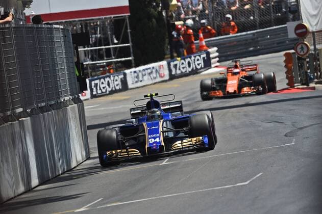 Pascal Wehrlein (Sauber F1 Team) vor Jenson Button (McLaren Honda), Grosser Preis von Monaco 2017, Motorsport, Formel 1, Rennen, 28.05.2017, Monte Carlo Copyright: xAndre Eibner-Pressefotox EP_JAE
