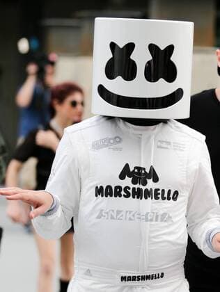 Bilder des Tages - SPORT Enigmatic masked DJ Producer Marshmello arrives on the Red Carpet prior to the 2017 Indianapolis 500, at the Indianapolis Motor Speedway on May 28, 2017 in Indianapolis, Indiana.  IND2017052810 MIKExGENTRY