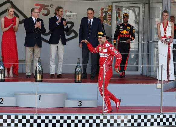 Sebastian Vettel (Scuderia Ferrari) jubelt auf dem Podium, Grosser Preis von Monaco 2017, Motorsport, Formel 1, Siegerehrung, 28.05.2017, Monte Carlo Copyright: xAndre Eibner-Pressefotox EP_JAE