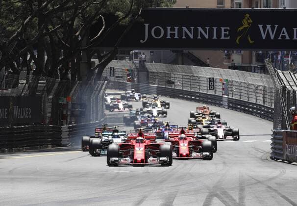Themen der Woche - SPORT Motorsports: FIA Formula One World Championship WM Weltmeisterschaft 2017, Grand Prix of Monaco, 7 Kimi Raikkonen (FIN, Scuderia Ferrari), 5 Sebastian Vettel (GER, Scuderia Ferrari), 77 Valtteri Bottas (FIN, Mercedes AMG Petronas F1 Team), start, mass, Masse, Menge, viele, many Monte Carlo Monaco xHOCHxZWEIx