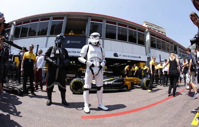 Motorsports: FIA Formula One World Championship WM Weltmeisterschaft 2017, Grand Prix of Monaco, Renault Team celebrates with characters from Star Wars 40 years since the first film release Monte Carlo Monaco xHOCHxZWEIx