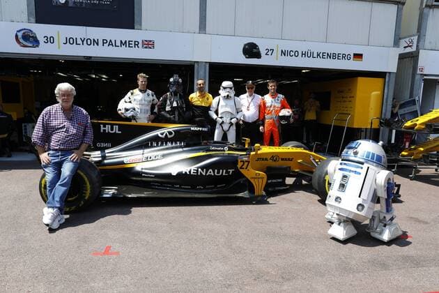 Motorsports: FIA Formula One World Championship WM Weltmeisterschaft 2017, Grand Prix of Monaco, Renault Team celebrates with characters from Star Wars 40 years since the first film release, George Lucas, 27 Nico Hulkenberg (GER, Renault F1 Team), 30 Jolyon Palmer (GBR, Renault Sport F1 Team), Monte Carlo Monaco xHOCHxZWEIx