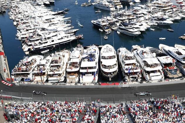 Motorsports: FIA Formula One World Championship WM Weltmeisterschaft 2017, Grand Prix of Monaco, 44 Lewis Hamilton (GBR, Mercedes AMG Petronas F1 Team), 8 Romain Grosjean (FRA, Haas F1 Team), Monte Carlo Monaco xHOCHxZWEIx