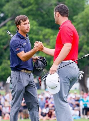 May 28, 2017 - Fort Worth, TX, USA - Kevin Kisner shakes the hand of Jon Rahm on the 18th green during the final round of the Dean & DeLuca Invitational golf tournament on Sunday, May 28, 2017 at Colonial Country Club in Fort Worth, Texas. Dean & DeLuca Invitational golf tournament - Round 4 - ZUMAm67_ 20170528_zaf_m67_065 Copyright: xRayxCarlinx