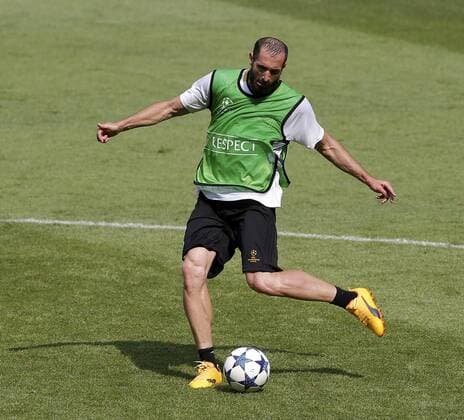 Entrenamiento de la Juventus en Cardiff. En la imagen, Chiellini. Juventus practice session in Cardiff. In this picture, Chiellini. xJOSExA.xGARCIAx 