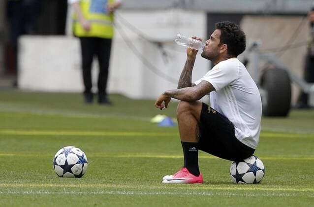 Entrenamiento de la Juventus en Cardiff. En la imagen, Dani Alves. Juventus practice session in Cardiff. In this picture, Dani Alves. xJOSExA.xGARCIAx 