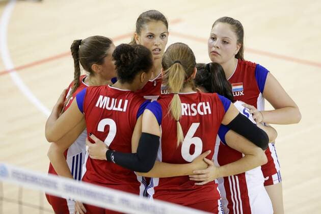 Annalena Mach (Luxemburg 7), Isabelle Frisch (Luxemburg 6), Carla Mulli (Luxemburg 2), Isabelle Frisch (Luxemburg 6), Betty Hoffmann (Luxemburg 3) Volleyball, Frauen, Luxemburg - Liechtenstein San Marino, GSSE 2017, JPEE 2017, Spiele der kleinen europäischen Staaten, Jeux des petits etats d Europe, Games of the small states of Europe 30.05.2017 Multieventi Domus, Serravalle