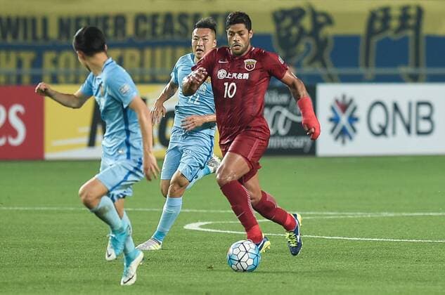 NANJING, CHINA - MAY 31: Hulk 10 of Shanghai SIPG controls the ball during 2017 AFC Champions League Round of 16 between Jiangsu Suning and Shanghai SIPG at Nanjing Olympic Sports Centre on May 31, 2017 in Nanjing, Jiangsu Province of China.  Copyright: xVCGx CFP111104701042 