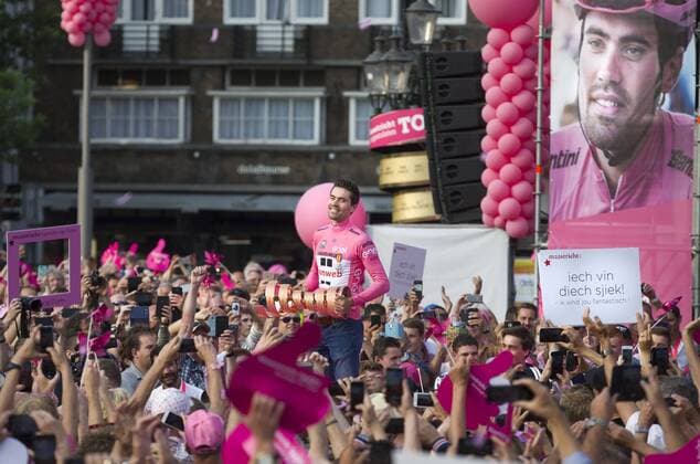 Radsport, Empfang für Giro-Sieger Tom Dumoulin in Maastricht The following text was translated automatically Netherlands, Maastricht, 31-05-17 photos Annemiek Magar Honouring of Giro d Italia winner Tom Dumoulin on the market in Maastricht. 
