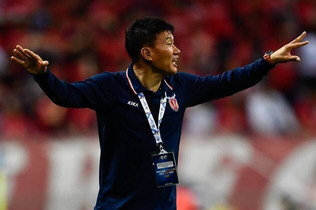 Head coach Jo Sung-hwan of South Korea s Jeju United watches his players competing against Japan s Urawa Red Diamonds in their second Round of 16 match during the 2017 AFC Champions League in Urawa, Saitama, Japan, 31 May 2017. Urawa Red Diamonds defeated Jeju United 3-0 in their second Round of 16 match during the 2017 AFC Champions League in Saitama, Japan, 31 May 2017. Urawa Red Diamonds beats Jeju United in second Round of 16 match at AFC Champions League  20170531_30853
