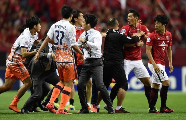 Tomoaki Makino of Japan s Urawa Red Diamonds quarrels with players of South Korea s Jeju United in their second Round of 16 match during the AFC Champions League 2017 in Urawa, Saitama, Japan, 31 May 2017. Urawa Red Diamonds defeated Jeju United 3-0 in their second Round of 16 match during the 2017 AFC Champions League in Saitama, Japan, 31 May 2017. Urawa Red Diamonds beats Jeju United in second Round of 16 match at AFC Champions League  20170531_31626