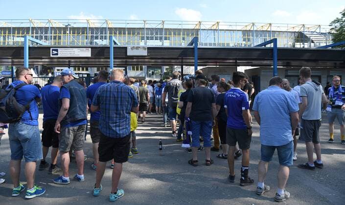 Fussball, Herren, Saison 2016 2017, Relegation zur 3. Liga (Rückspiel), FC Carl Zeiss Jena - FC Viktoria Köln 1904, Einlass für Fans von Jena auf der Saaleseite, 01.06. 2017, Copyright: xMatthiasxKochx