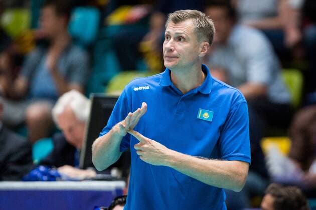 Igor Nicholchenko (Headcoach KAZ) takes a timeout Frankfurt Main Copyright: xWuechnerx xEibner-Pressefotox EP_nwr