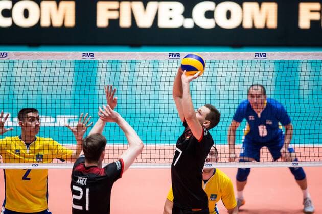 Jan Zimmermann (17 GER) sets for Tobias Krick (21 GER) Frankfurt Main Copyright: xWuechnerx xEibner-Pressefotox EP_nwr