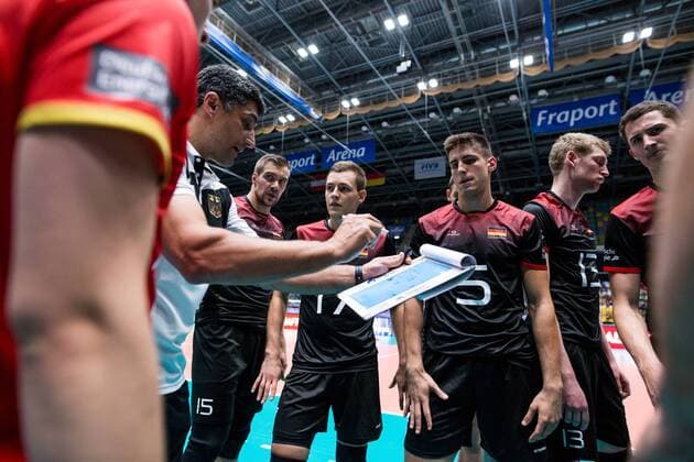 Andrea Giani (Headcoach GER) while a timeout Frankfurt Main Copyright: xWuechnerx xEibner-Pressefotox EP_nwr