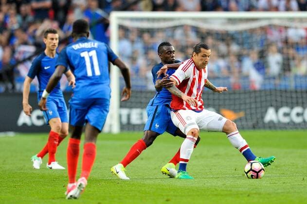 Fußball, Länderspiel, Frankreich - Paraguay 14 BLAISE MATUIDI (fra) - 09 Federico Santander (par) FOOTBALL : France vs Paraguay - Match amical - 02 06 2017 FEP Panoramic 