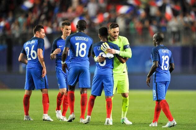Fußball, Länderspiel, Frankreich - Paraguay 26 FLORIAN THAUVIN (fra) - 01 HUGO LLORIS (fra) - 21 Laurent Koscielny (fra) - JOIE FOOTBALL : France vs Paraguay - Match amical - 02 06 2017 FEP Panoramic 