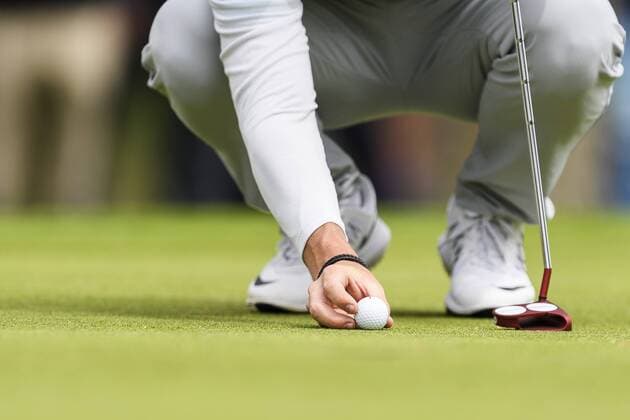 Golf, Nordea Masters 170603 En golfspelare lägger med bollen pa greenen under dag tre av golftävlingen Nordea Masters den 3 juni 2017 i Barsebäck.  Copyright: AndersxBjurö ST170603AAB0K