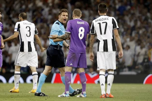 BRYCH Felix. Schiedsrichter GER mit KROOS Toni UEFA Champions League Finale 2017 Juventus Turin - Real Madrid in Cardiff in Wales am 03.Juni 2017 