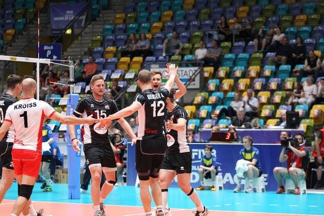 04.06.2017, xilx, Volleyball Herren, FIVB World League 2017 in Frankfurt, Österreich - Kasachstan, emspor v.l. Jubel Philipp Pipo Kroiss (Austria, Oesterreich), Nicolai Grabmueller (Austria, Oesterreich), Alexander Dragonball BergAir Berger (Austria, Oesterreich) Frankfurt