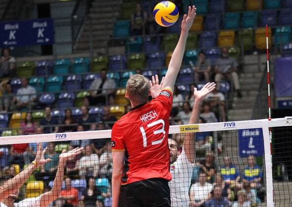 04.06.2017, xilx, Volleyball Herren, FIVB World League 2017 in Frankfurt, Deutschland - Venezuela, emspor v.l. Simon Hirsch (Germany, Deutschland) Frankfurt