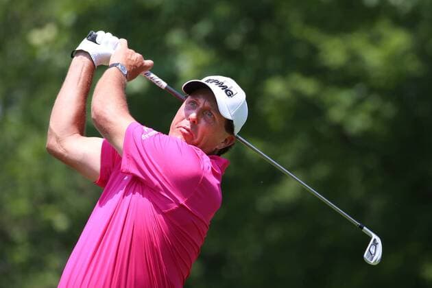 DUBLIN, OH - JUNE 04: Phil Mickelson hits a drive on the ninth hole during the final round of The Memorial Tournament on June 4th 2017, at the Muirfield Village Golf Club in Dublin, OH. (Photo by Ian Johnson Icon Sportswire) GOLF: JUN 04 PGA Golf Herren - the Memorial Tournament - Final Round Icon170604044 EDITORIAL USE ONLY