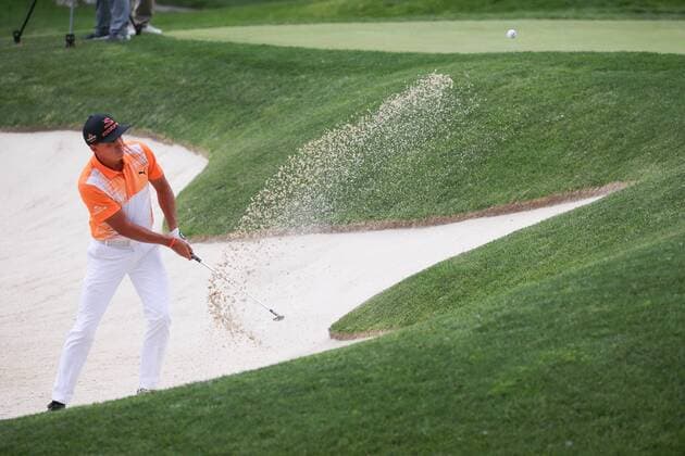 DUBLIN, OH - JUNE 04: Rickie Fowler hits out of a bunker on the 12th hole during the final round of The Memorial Tournament on June 4th 2017, at the Muirfield Village Golf Club in Dublin, OH. (Photo by Ian Johnson Icon Sportswire) GOLF: JUN 04 PGA Golf Herren - the Memorial Tournament - Final Round Icon170604069 EDITORIAL USE ONLY