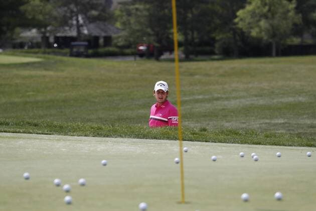 DUBLIN, OH - JUNE 04: PGA Golf Herren golfer Emiliano Grillo warms up on the practice range during the Memorial Tournament - Final Round on June 04, 2017 at Muirfield Village Golf Club in Dublin, Ohio (Photo by Brian Spurlock Icon Sportswire) GOLF: JUN 04 PGA - the Memorial Tournament - Final Round Icon1706040306 EDITORIAL USE ONLY