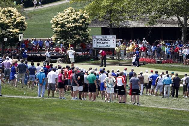 DUBLIN, OH - JUNE 04: PGA Golf Herren golfer Phil Mickelson putts on the 9th hole during the Memorial Tournament - Final Round on June 04, 2017 at Muirfield Village Golf Club in Dublin, Ohio (Photo by Brian Spurlock Icon Sportswire) GOLF: JUN 04 PGA - the Memorial Tournament - Final Round Icon1706040353 EDITORIAL USE ONLY