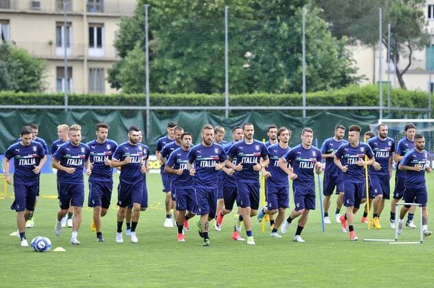 Bilder des Tages - SPORT Italy: Italy s soccer team training session Italy s players during the training session at the Coverciano Training Center. The Italian national team Nationalteam will face in a friendly match the Uruguay national team in Nice on 7th June 2017 and Liechtenstein in Udine on 11th June 2017, match valid for FIFA World Cup WM Weltmeisterschaft Fussball Russia 2018 Qualifiers Europe Group G.  GiacomoxMorinix xPacificxPress