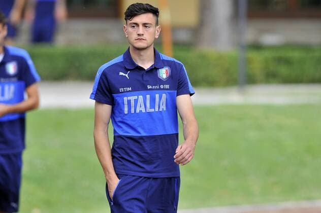 Italy: Italy s soccer team training session Italy s player Alex Ferrari during the training session at the Coverciano Training Center. The Italian national team Nationalteam will face in a friendly match the Uruguay national team in Nice on 7th June 2017 and Liechtenstein in Udine on 11th June 2017, match valid for FIFA World Cup WM Weltmeisterschaft Fussball Russia 2018 Qualifiers Europe Group G.  GiacomoxMorinix xPacificxPress