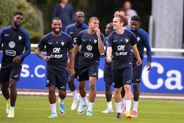 Alexandre Lacazette - Kylian Mbappe - Antoine Griezmann FOOTBALL : Entrainement Equipe de France - Clairefontaine - 05 06 2017 AnthonyBIBARD FEP Panoramic 