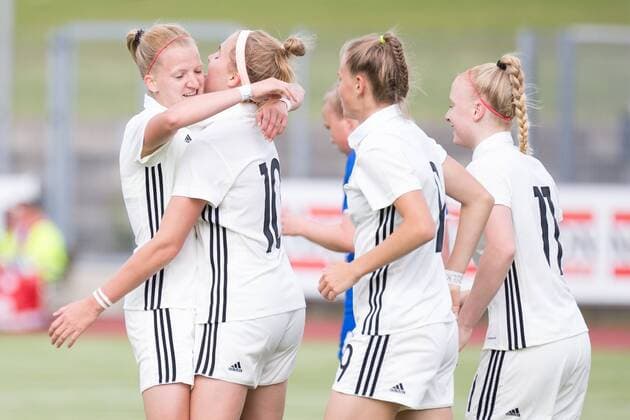 Jubel bei Deutschland über das 1:0; Jubel, celebration, Fußball, Frauen, Länderspiel, Deutschland - Island, xprx