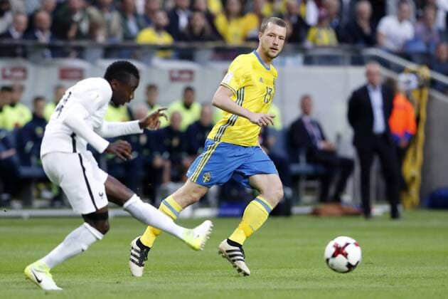Fußball, WM Quali, Schweden - Frankreich 170609 FrankrikesBlaise Matuidi och Sveriges Jakob Johansson under fotbollsmatchen i VM-kvalet mellan Sverige och Frankrike den 9 juni 2017 i Stockholm.  Copyright: ANDREASxLxERIKSSON BB170609AE015