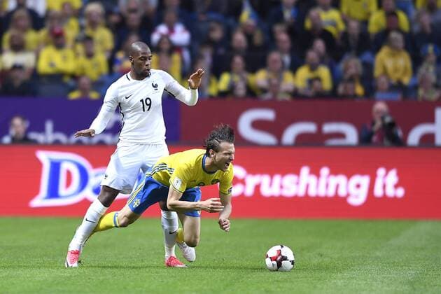 Fußball, WM Quali, Schweden - Frankreich 170609 Frankrikes Djibril Sidibe i närkamp med Sveriges Albin Ekdal under fotbollsmatchen i VM-kvalet mellan Sverige och Frankrike den 9 juni 2017 i Stockholm.  Copyright: LINNEAxRHEBORG BB170609LN007