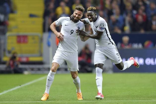 170609 Frankrikes Olivier Giroud och Benjamin Mendy jublar efter 0-1 av Olivier Giroud under fotbollsmatchen i VM-kvalet mellan Sverige och Frankrike den 9 juni 2017 i Stockholm.  Copyright: JOHANNAxLUNDBERG BB170609JL015