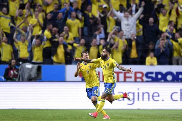 170609 Sveriges Ludwig Augustinsson och Jimmy Durmaz jublar efter att han gjort 1-1 under fotbollsmatchen i VM-kvalet mellan Sverige och Frankrike den 9 juni 2017 i Stockholm.  Copyright: LINNEAxRHEBORG BB170609LN013