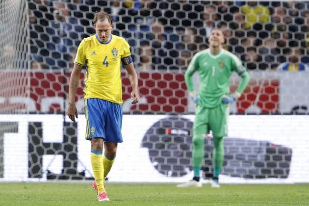 Fußball, WM Quali, Schweden - Frankreich 170609 Sveriges Andreas Granqvist deppar efter att Frankrikes Olivier Giroud (ej i bild) gjort 0-1 under fotbollsmatchen i VM-kvalet mellan Sverige och Frankrike den 9 juni 2017 i Stockholm.  Copyright: ANDREASxLxERIKSSON BB170609AE040