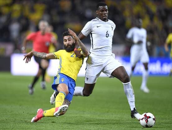 Fußball, WM Quali, Schweden - Frankreich 170609 Sveriges Jimmy Durmaz i närkamp med Frankrikes Paul Pogba under fotbollsmatchen i VM-kvalet mellan Sverige och Frankrike den 9 juni 2017 i Stockholm.  Copyright: LINNEAxRHEBORG BB170609LN027