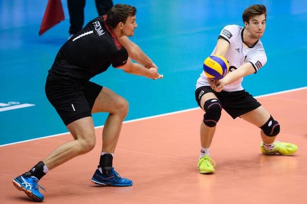09.06.2017, TipsArena, Linz Volleyball, 2017 FIVB World League, Österreich Oesterreich (AUT) vs. Deutschland (GER) Annahme Christian Fromm ( 1 GER), Julian Zenger ( 16 GER) Libero