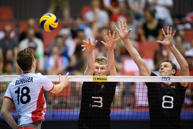09.06.2017, TipsArena, Linz Volleyball, 2017 FIVB World League, Österreich Oesterreich (AUT) vs. Deutschland (GER) Angriff Paul Buchegger ( 18 AUT) - Block Doppelblock Simon Hirsch ( 13 GER), Marcus Böhme Boehme ( 8 GER)