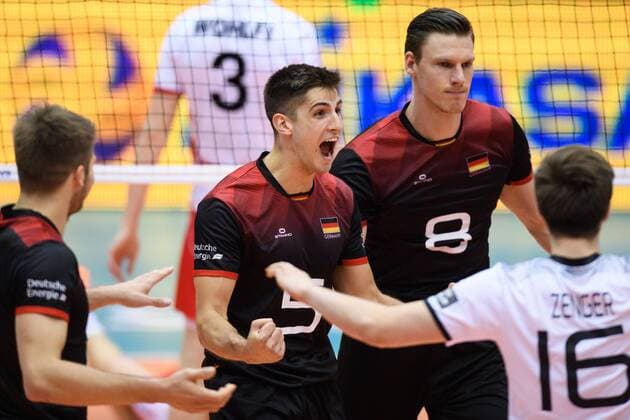 09.06.2017, TipsArena, Linz Volleyball, 2017 FIVB World League, Österreich Oesterreich (AUT) vs. Deutschland (GER) Jubel Ruben Schott ( 3 GER), Moritz Reichert ( 5 GER), Marcus Böhme Boehme ( 8 GER), Julian Zenger ( 16 GER)