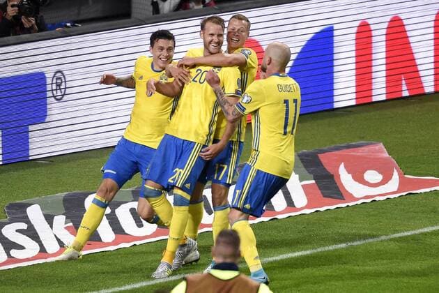 170609 Sveriges Victor Nilsson Lindelöf, Ola Toivonen, Viktor Claesson och John Guidetti jublar efter att Ola Toivonen gjort 2-1 efter fotbollsmatchen i VM-kvalet mellan Sverige och Frankrike den 9 juni 2017 i Stockholm.  Copyright: NIKLASxLARSSON BB170609NL030