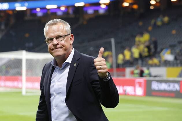 Fußball, WM Quali, Schweden - Frankreich 170609 Sveriges förbundskapten Janne Andersson gör tummen upp efter fotbollsmatchen i VM-kvalet mellan Sverige och Frankrike den 9 juni 2017 i Stockholm.  Copyright: ANDREASxLxERIKSSON BB170609AE064