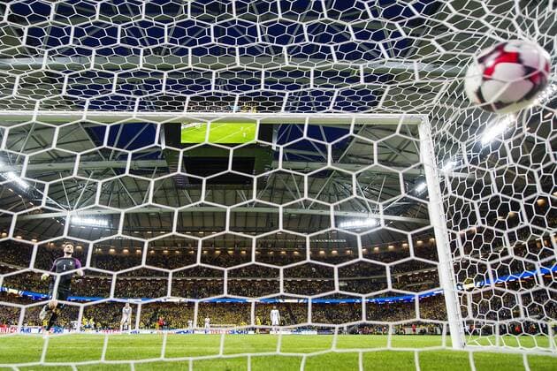 Fußball, WM Quali, Schweden - Frankreich 170609 Frankrikes malvakt Hugo Lloris släpper in 2-1 av Sveriges Ola Toivonen (ej i bild) under fotbollsmatchen i VM-kvalet mellan Sverige och Frankrike den 9 juni 2017 i Stockholm.  Copyright: JOHANNAxLUNDBERG BB170609JL022