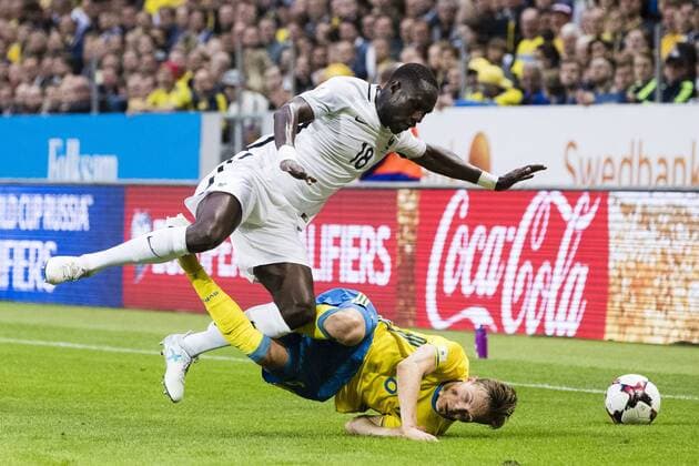 170609 Frankrikes Moussa Sissoko i kamp om bollen med Sveriges Ludwig Augustinsson under fotbollsmatchen i VM-kvalet mellan Sverige och Frankrike den 9 juni 2017 i Stockholm.  Copyright: ANDREASxLxERIKSSON BB170609AE098
