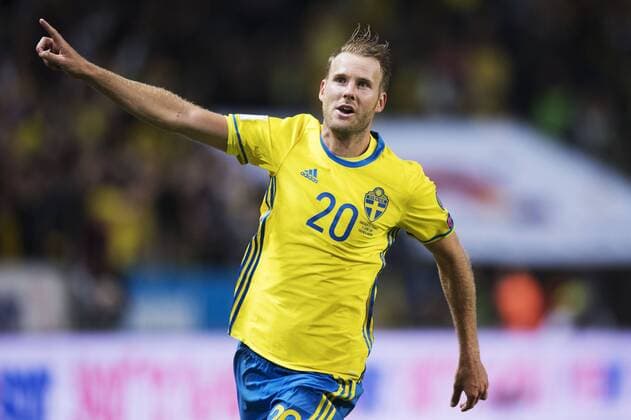 170609 Sveriges Ola Toivonen jublar efter att ha gjort 2-1 under fotbollsmatchen i VM-kvalet mellan Sverige och Frankrike den 9 juni 2017 i Stockholm.  Copyright: LINNEAxRHEBORG BB170609LN102
